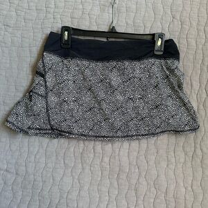Lululemon tennis skirt gently worn; size 8